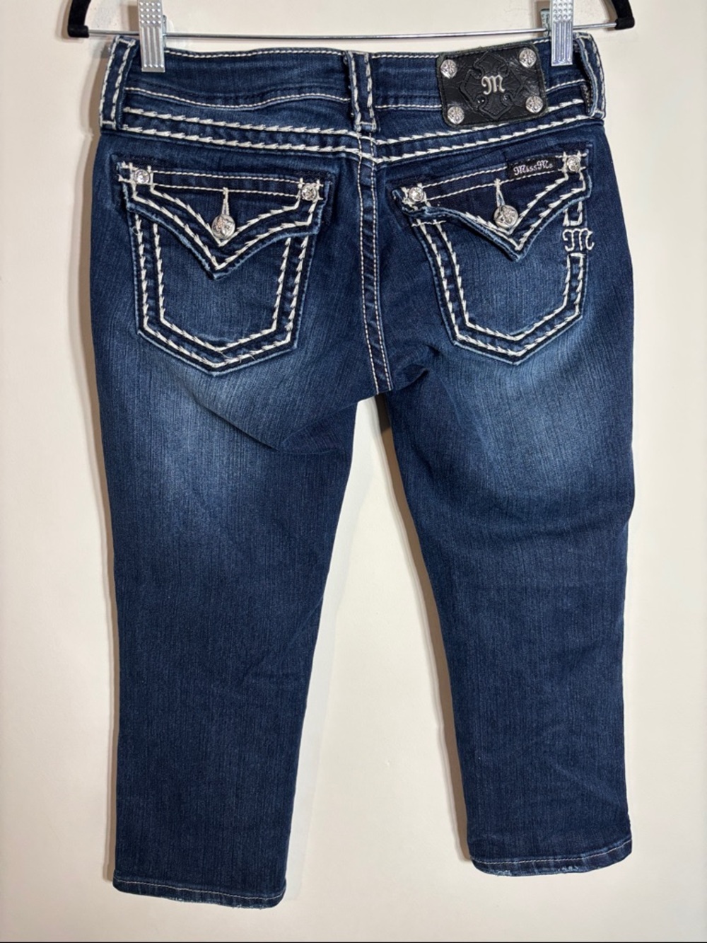 Miss Me Signature Cuffed Capri Jeans Size 27 Embellished - Picture 3 of 4